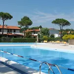 Cozy With Shared Pool Apartment *