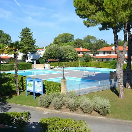 Cozy With Shared Pool Apartman Bibione